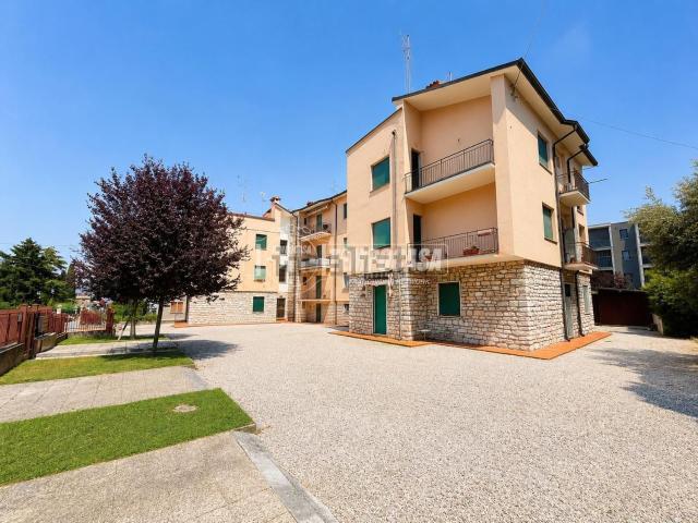 Appartamento in vendita a Peschiera Del Garda, Veneto