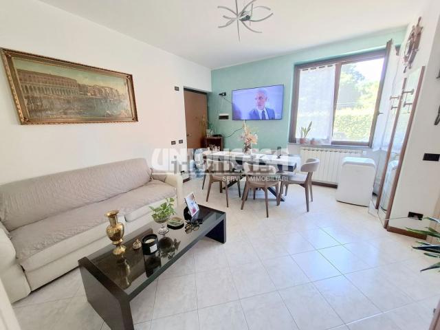 Appartamento in vendita a Bizzarone, Lombardia