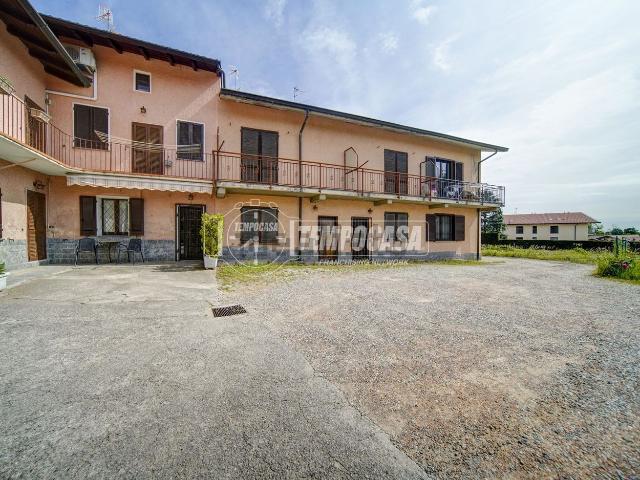 Appartamento in vendita a Carnago, Lombardia