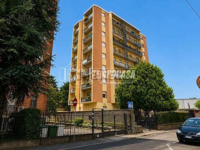 Appartamento in vendita a Cesano Maderno, Lombardia