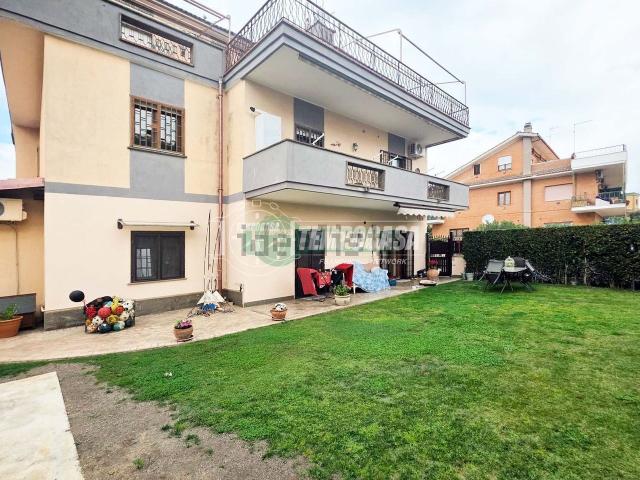 Appartamento in vendita a Poggio dell'Asino, Roma Capitale