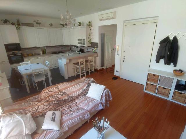 Appartamento in vendita a Centro Ovest, Serra Riccò