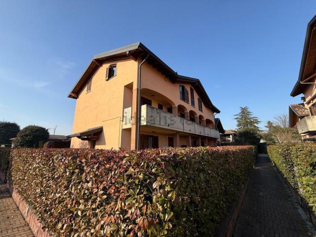 Appartamento in vendita a Casnate con Bernate, Casnate