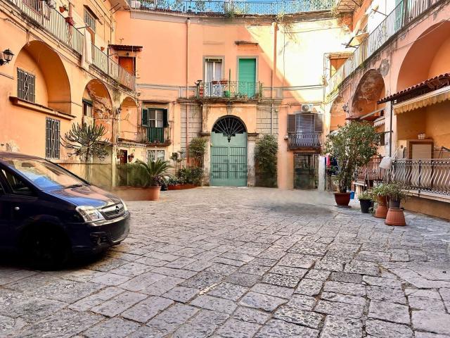 Appartamento in vendita a Portici, Campania