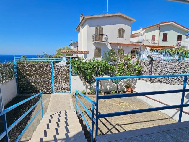 Appartamento in vendita a La Petrosa, Calabria