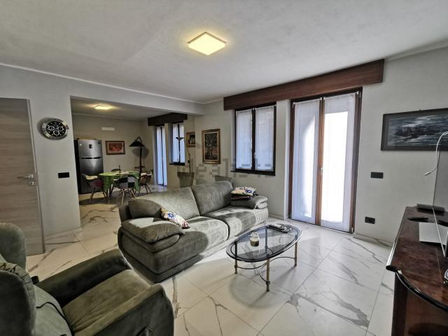 Appartamento in vendita a Schignano, Lombardia