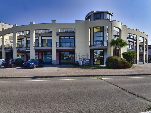 Attico in vendita a Cesano Maderno, Lombardia