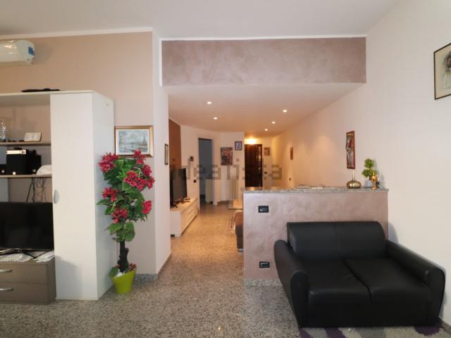 Appartamento in vendita a Solaro, Lombardia