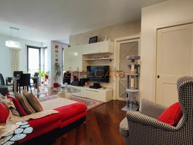 Appartamento in vendita a Centro Storico, Marche