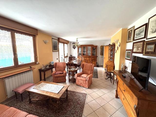 Appartamento in vendita a Malnate, Lombardia