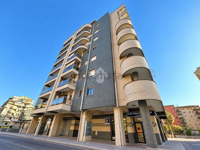 Appartamento in vendita a Quartiere Tribunale, Cosenza