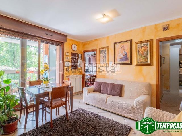 Appartamento in vendita a Corbetta, Lombardia