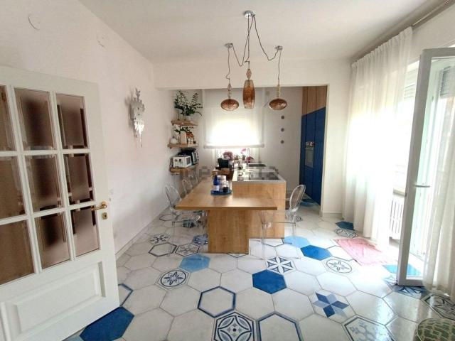 Appartamento in vendita a Pesaro, Pesaro E Urbino