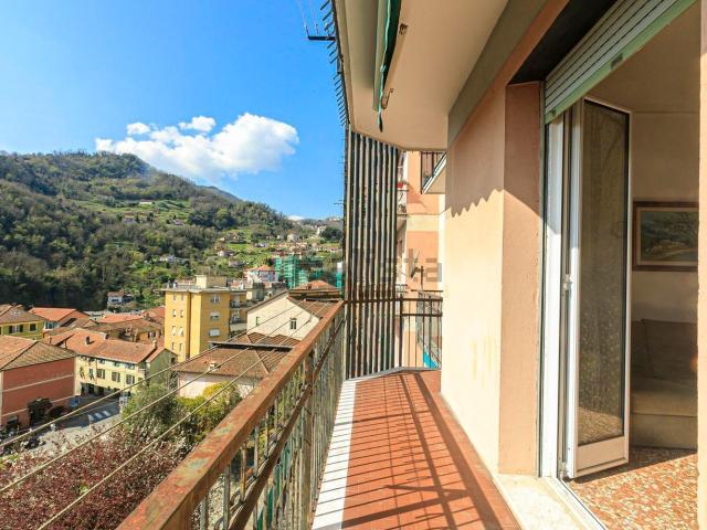 Appartamento in vendita a Campomorone, Liguria