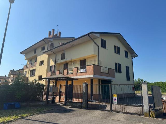 Appartamento in vendita a Cava Manara, Lombardia