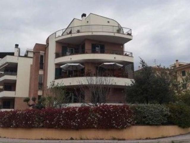 Appartamento in vendita a Quartiere dei poeti, Pineto