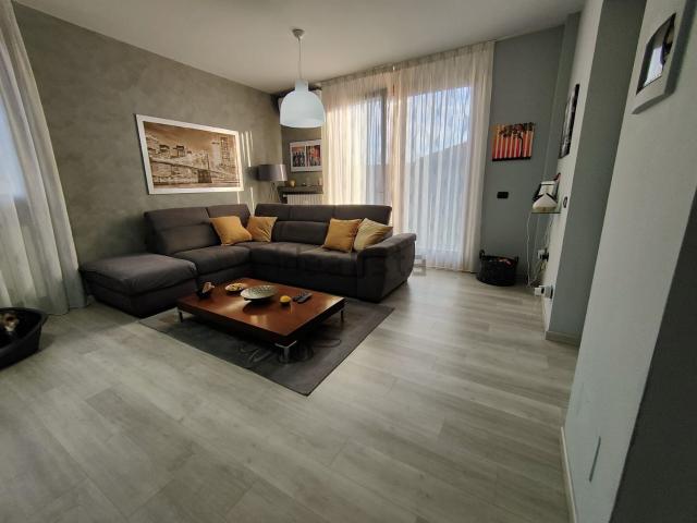 Appartamento in vendita a Rovello Porro, Como