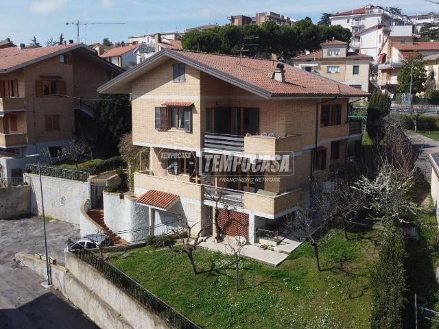 Appartamento in vendita a Porta Pesa, Marche