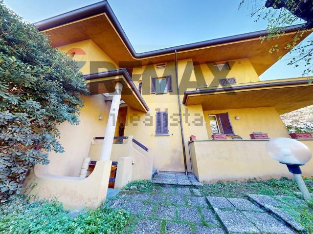 Appartamento in vendita a Carate Brianza, Lombardia