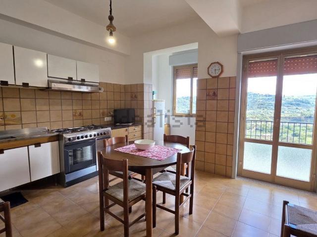 Appartamento in vendita a Santa Lucia Di, Sicilia