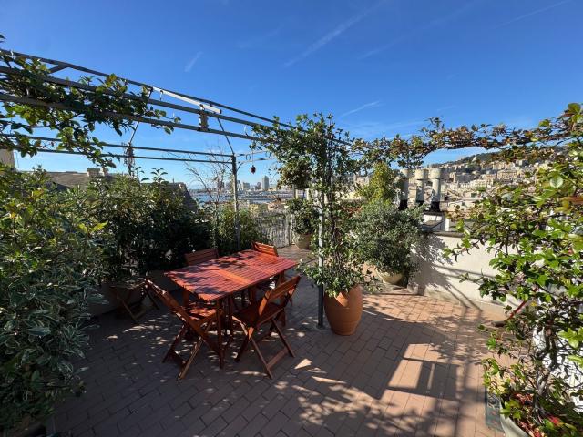 Attico in vendita a Prè, Serra Riccò