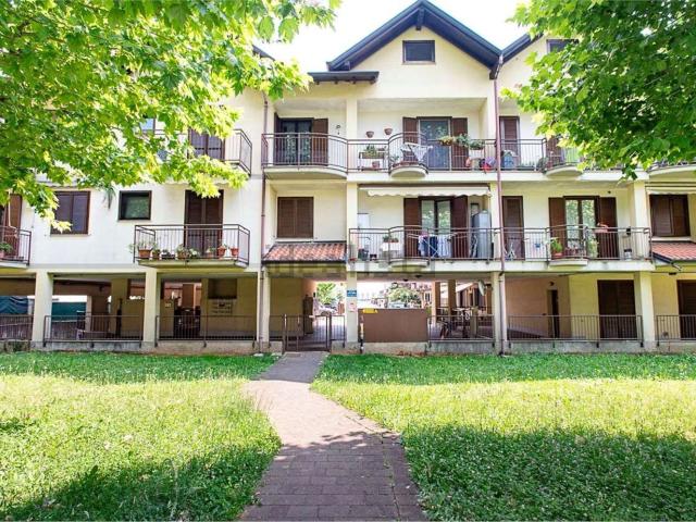 Appartamento in vendita a Cairate, Lombardia