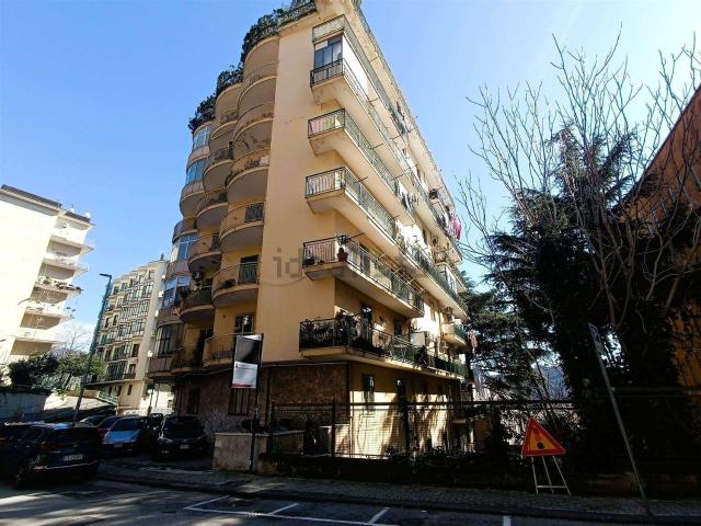 Appartamento in vendita a Salerno, Campania