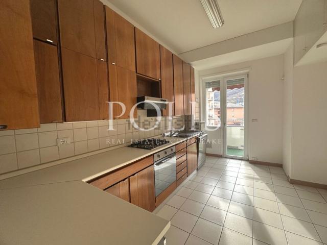 Appartamento in vendita a Como, Lombardia