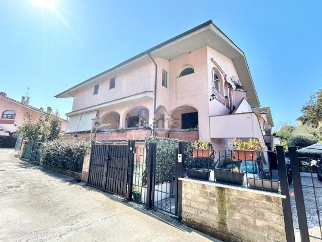 Appartamento in vendita a Falcognana, Roma Capitale