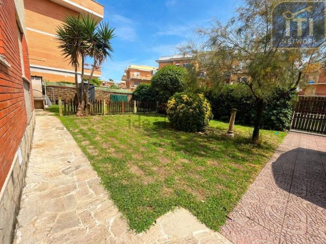 Appartamento in vendita a Centro Regina, Ardea