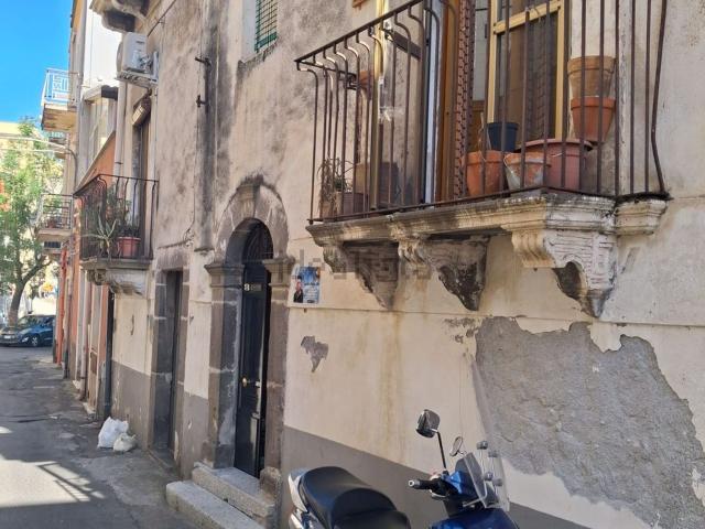 Appartamento in vendita a Adrano, Catania