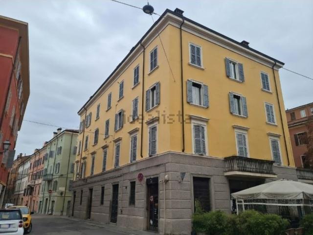 Appartamento in vendita a Centro Storico, Modena