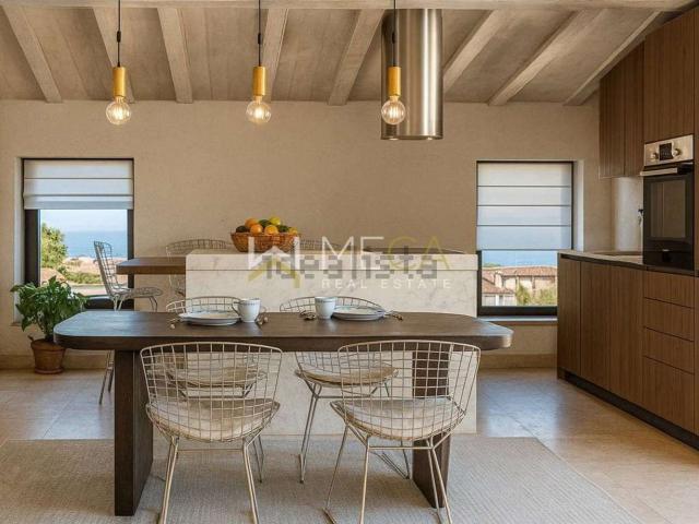 Attico in vendita a Desenzano Del Garda, Brescia