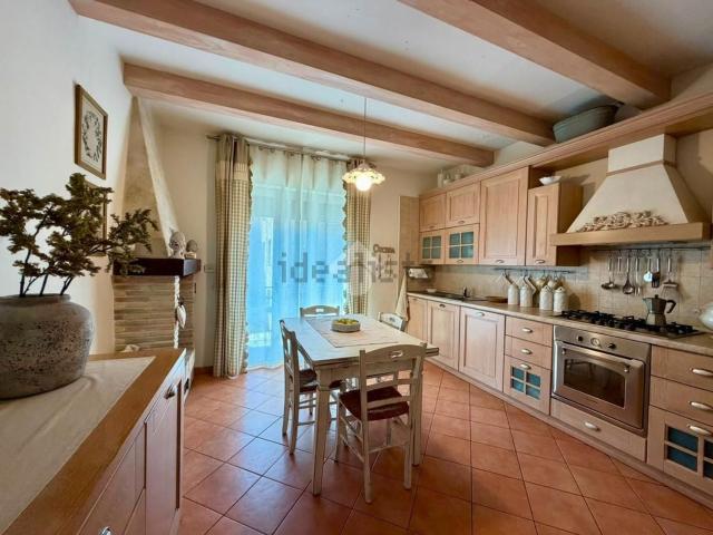 Appartamento in vendita a Gubbio, Umbria