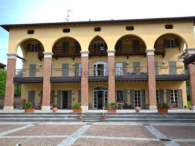 Attico in vendita a Sartirana, Merate