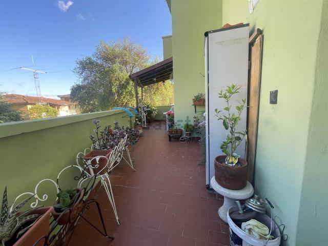 Appartamento in vendita a Collesalvetti, Toscana