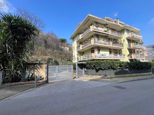 Appartamento in vendita a Pellezzano, Campania