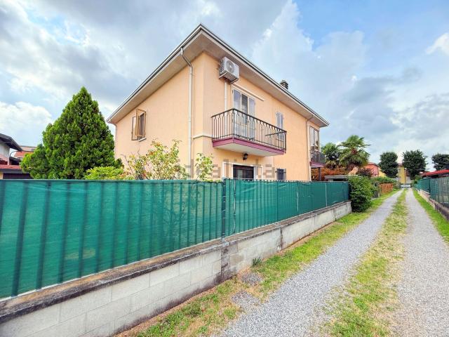Appartamento in vendita a Ferno, Varese