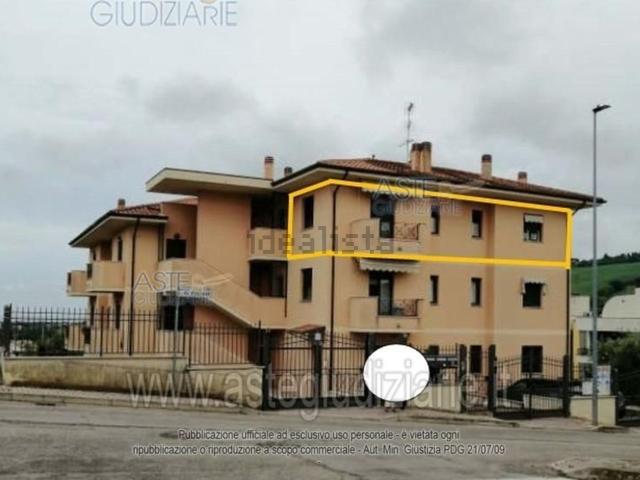 Appartamento in vendita a Seconda Zona P.E.E.P., Pineto