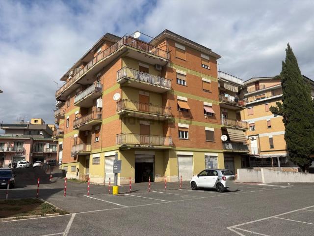 Appartamento in vendita a La Pietrara, Guidonia