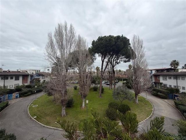 Appartamento in vendita a Municipio Roma X, Roma Capitale