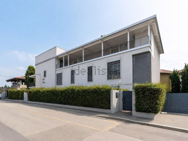 Appartamento in vendita a Biassono, Lombardia