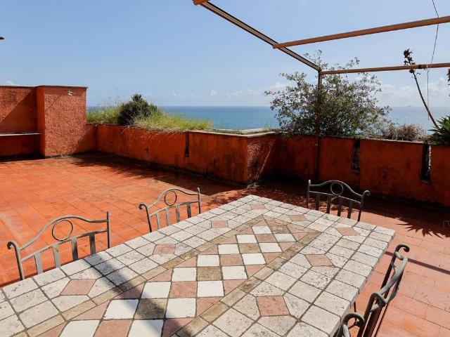 Appartamento in vendita a Pineta di Arenzano, Arenzano