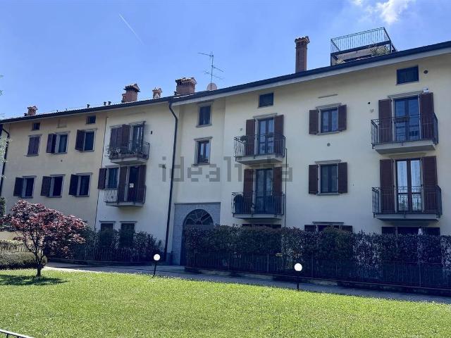 Appartamento in vendita a Lesmo, Lombardia