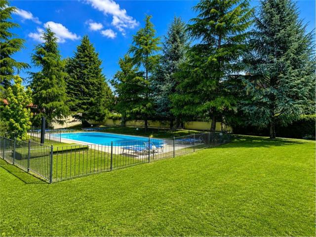 Appartamento in vendita a Lesmo, Lombardia