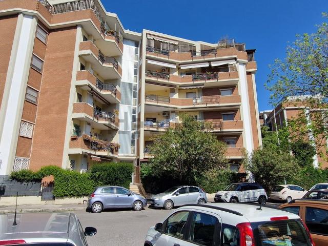 Appartamento in vendita a Nicolosi, Latina