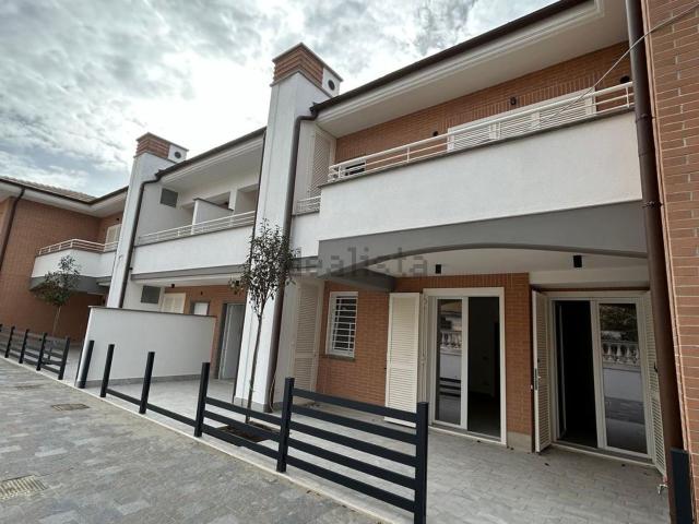 Appartamento in vendita a Lido di Enea, Roma Capitale
