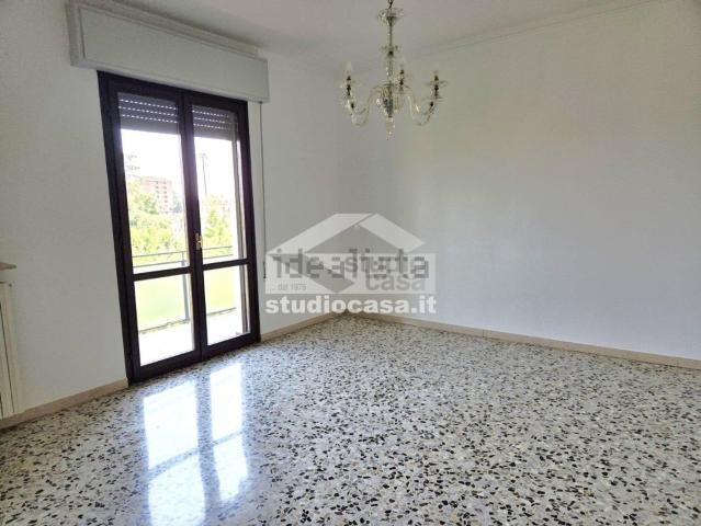 Appartamento in vendita a Zona Castello, Cremona