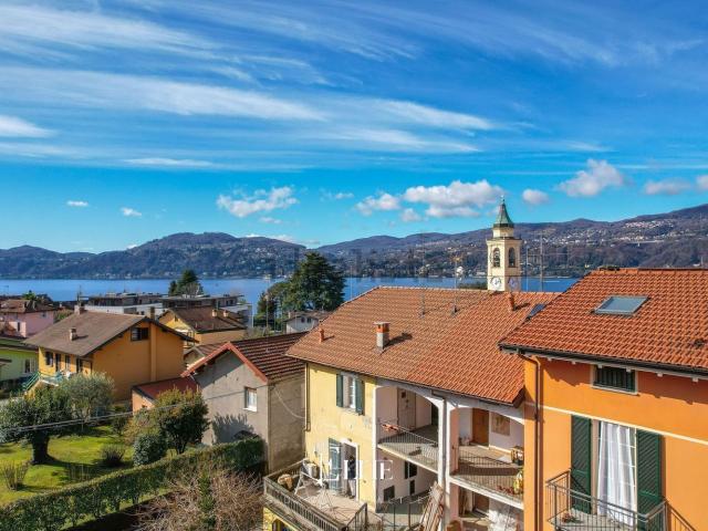 Appartamento in vendita a Ranco, Lombardia