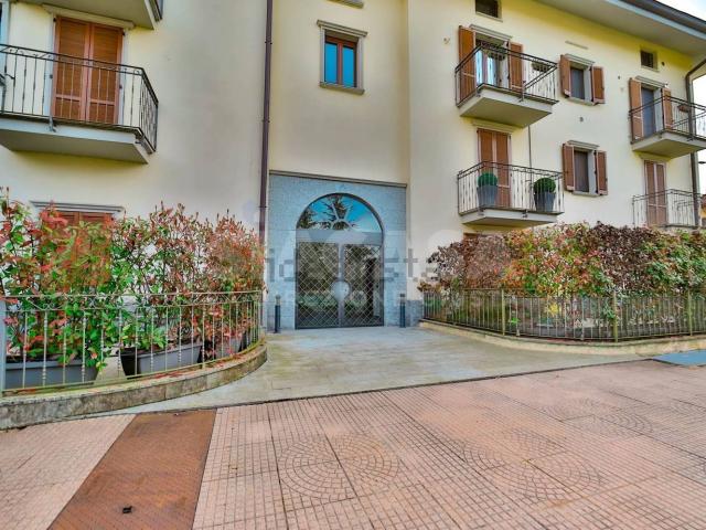 Appartamento in vendita a Lesmo, Lombardia
